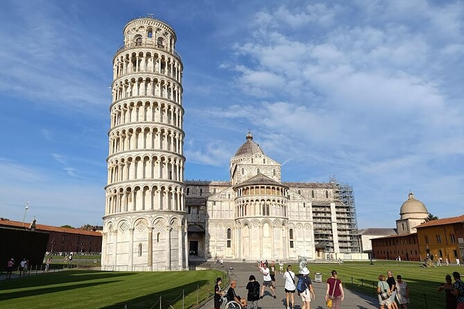 Pisa & Lucca Private Tour With Wine-Tasting From La Spezia Port - Exploring Pisa