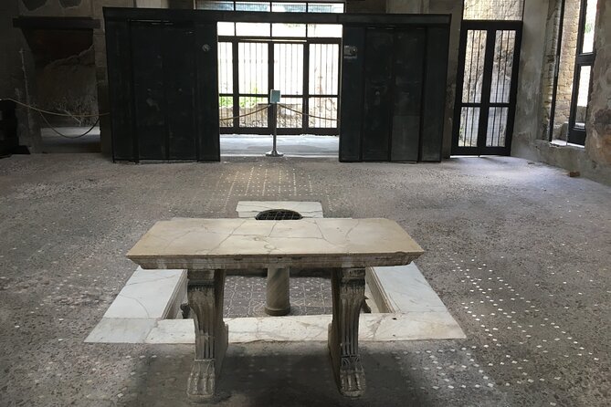 Pompeii and Herculaneum With Archaeologist, Small Group of 10!!! - Accessibility Details