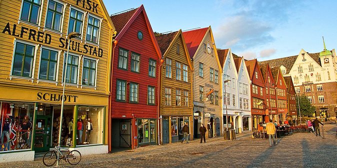 Private Bergen Citytour by VIP Car & Guide (3h) - Bergenhus Fortress Exploration