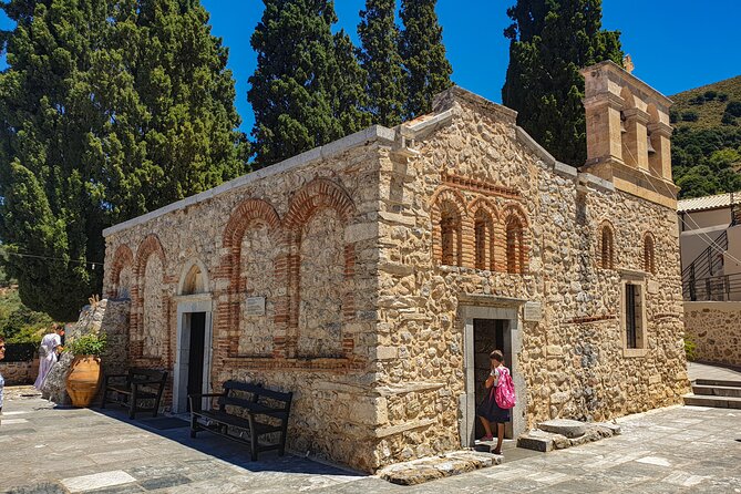 Private Tour of Crete With Knossos Palace and Lassithi Plateau - Exploring Knossos Palace