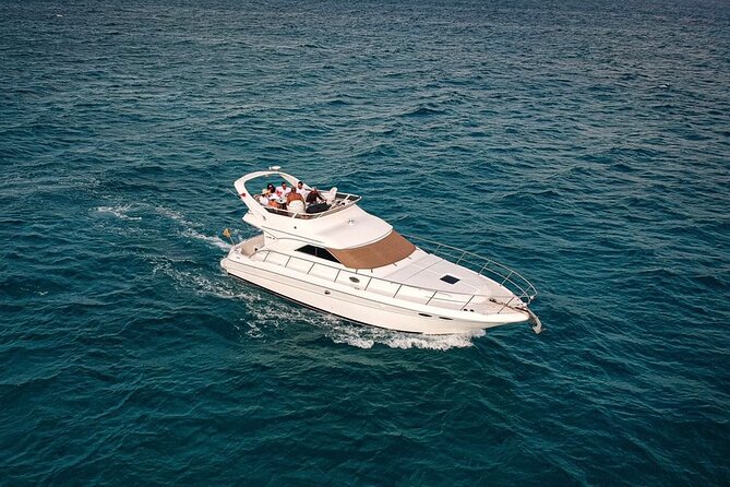 Private Yacht SeaRay 46ft Cancun 25P17 - Crew and Refreshments