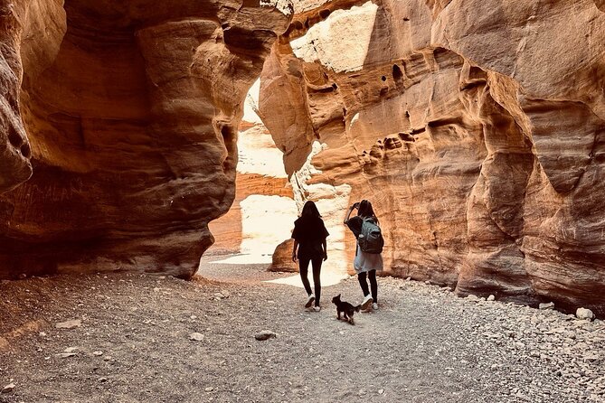 Red Canyon: Small Group Photo Tour - Explore the Red Canyon