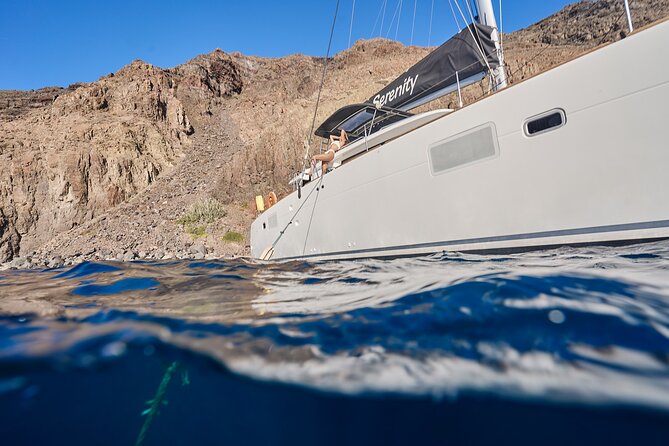 Santorini Oia: Caldera Luxury Day Cruise With BBQ & Drinks - Personalized Small-Group Cruise