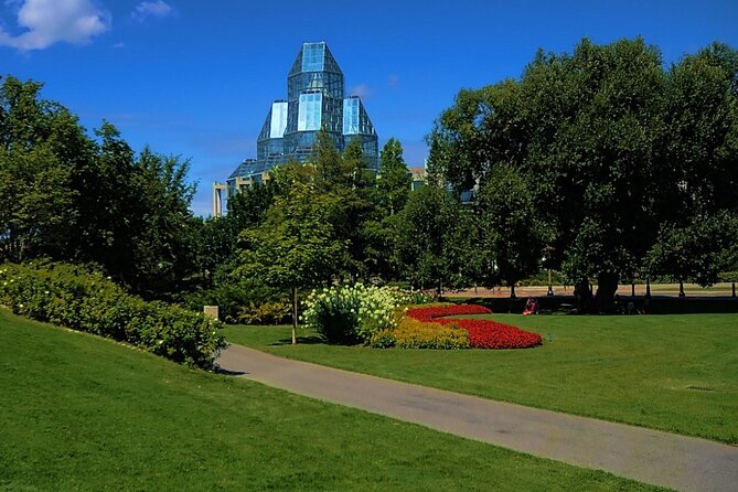 Self-Guided Scavenger Hunt: Ottawa's Iconic Sights - Exploring Parliament Hill