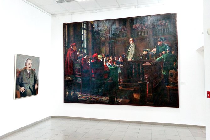 Self-guided Tour in the Museum of Socialist Art - Highlights of the Collection