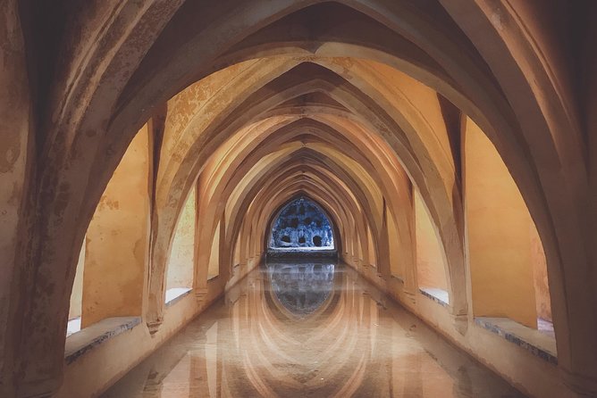 Seville Alcazar, Cathedral and Giralda Skip-The-Line Guided Tour - Exploring Sevilles Historic Quarters