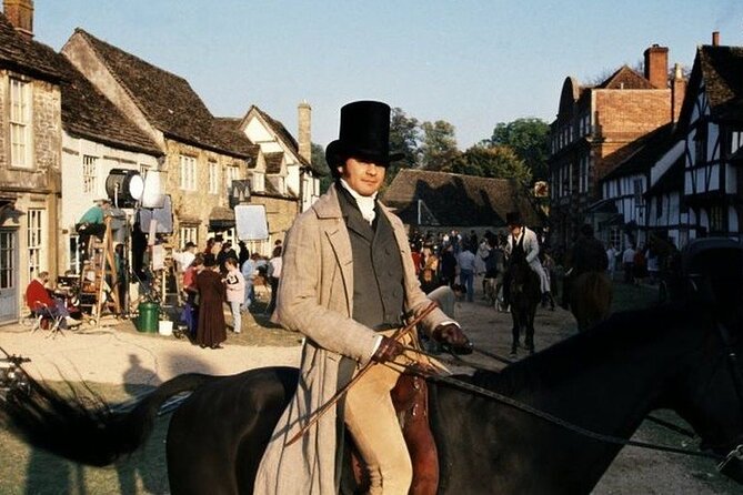 Shared Small Group Winter Tour to Stonehenge and Lacock Village - Discovering Lacock Village