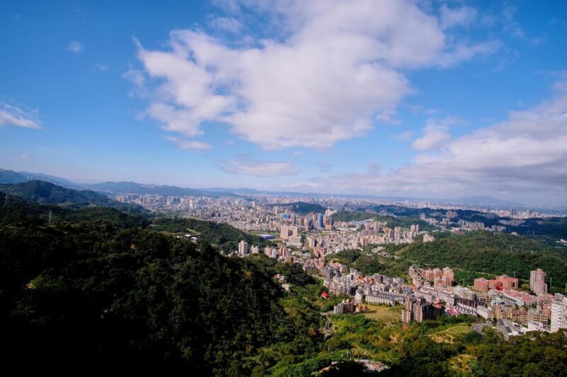 Sip & Savor: 🚠 Maokong Tea & Shenkeng Tofu Private Day Tour - Shenkeng Old Street Exploration