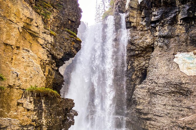 Small Group Day Tour to Banff Lake Louise Moraine Lake Icefields - Breathtaking Scenery and Destinations