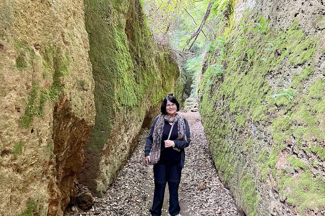 Sorano: The Vie Cave and Cantina Della Luce - Navigating the Winding Paths