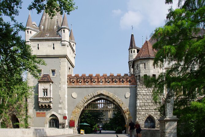 Student Group Tour - Budapest Sights and Experiences