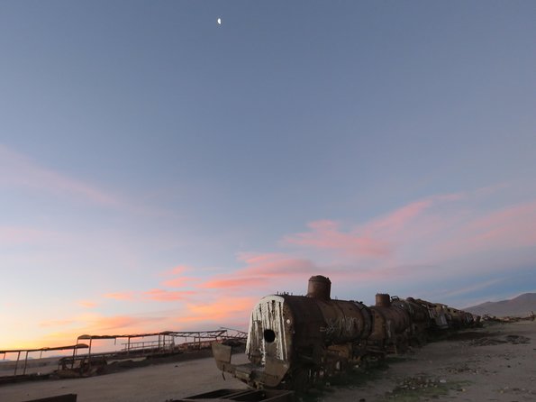 Sunset and Stargazing at Train Cemetery (Cementerio De Trenes) From Uyuni - Preparing for the Experience