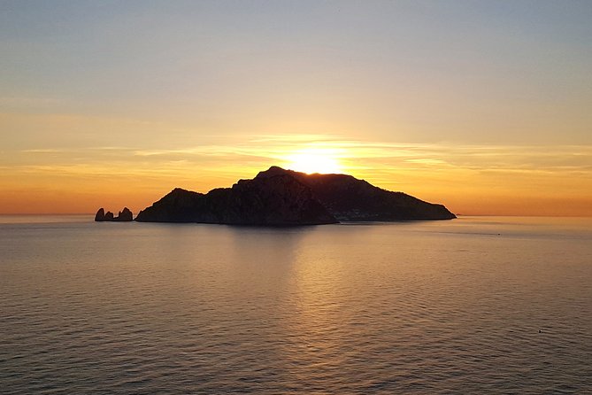 SUNSET BOAT TOUR - From Sorrento - Breathtaking Coastal Scenery