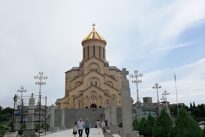 Tbilisi City Tour Review: An Unforgettable Experience - Navigating the Lively Dry Bridge Market