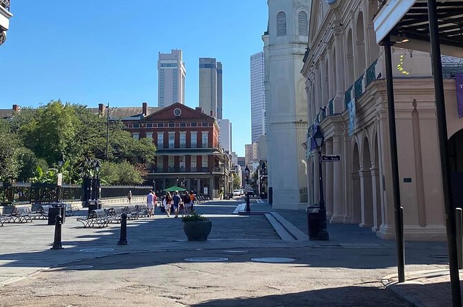 The New Orleans Dark Side Tour - Navigating the Dark Side