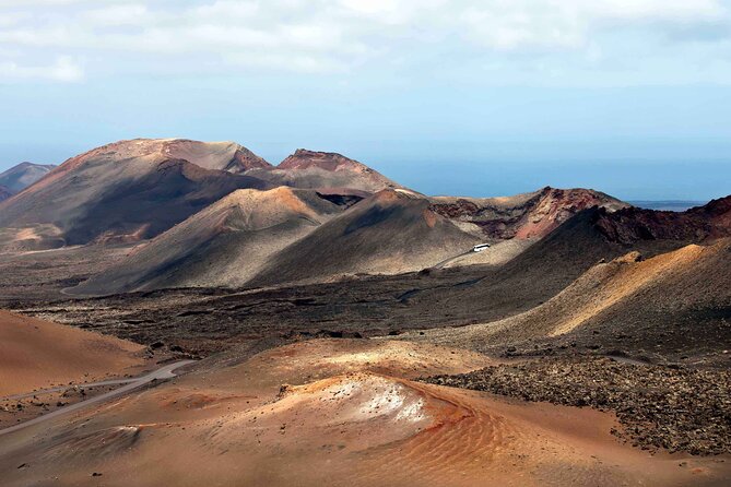 Tour to Timanfaya, La Geria and Laguna Verde for Cruise Passengers - Wine Tasting in La Geria