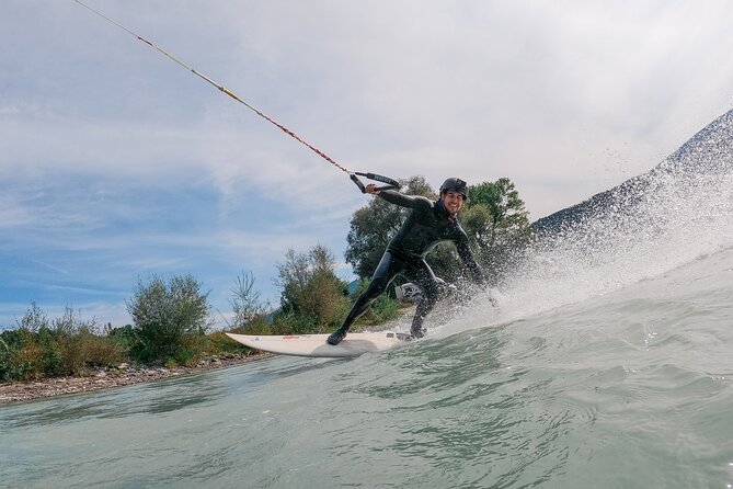 Up STREAM SURFING - the New Way of SURFING a River - Experience the Thrill