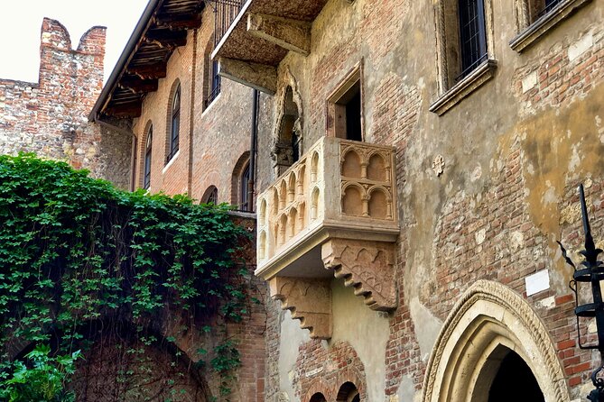 Verona: Private Walking Tour of the City of Love - Booking Process and Policies