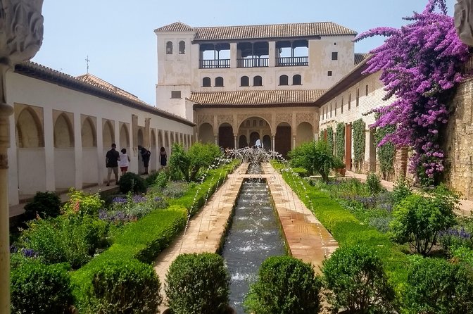 Visit the Alhambra and the Generalife. Private Tour - Booking and Pricing