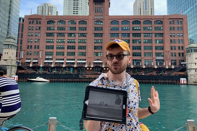 Walkin With Colin: Chicago History-Mystery-Comedy-Tragedy Tour - Immersive Experience With Visuals and Storytelling