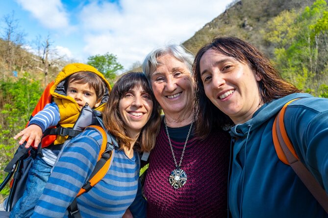Yukon Escapade: Lakes, Wilderness, and Hidden Gems - Navigating the Yukon River