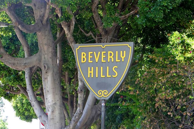 2.5-hour Hollywood Chills Tour - Celebrity Scandals and Cemeteries - Whats Included