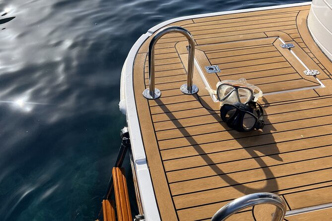 5:00h Private Day on a Boat to Discover Procida and Ischia - Location and Region of the Excursion