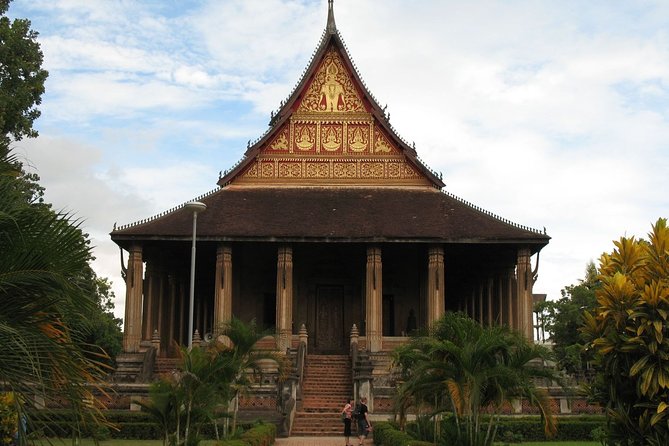 A Full Day in Laid-Back Vientiane - Cultural Etiquette