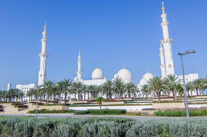 Abu Dhabi Full-Day City Sightseeing Tour From Dubai - Key Attractions: Emirates Palace and Central Souq