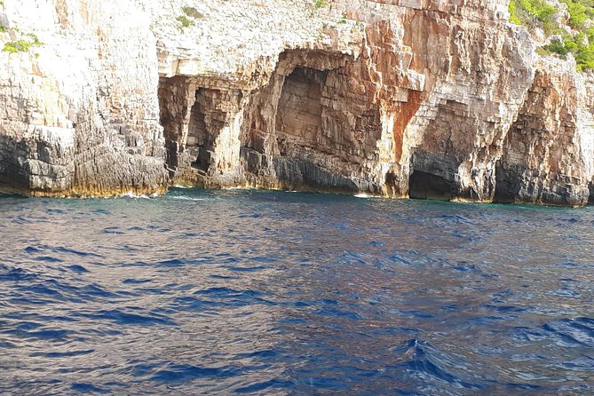 Blue Cave, Blue Lagoon, Hvar Island and Shipwreck - Private Boat Tour - Exploring Croatias Wonders