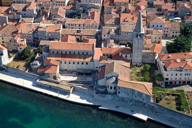 Boat Trip to Rovinj and Vrsar From Poreč With Lunch - Crew and Entertainment