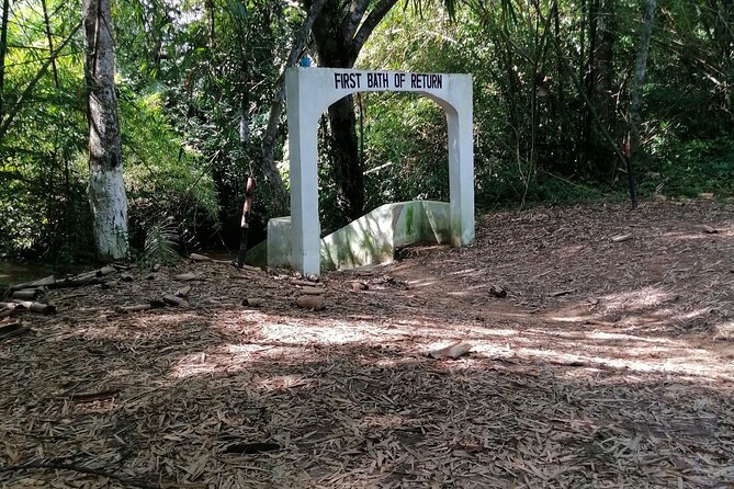 Bonwire Namimg Ceremony and Kente Tourist Center - Traditional Kente Cloth Weaving