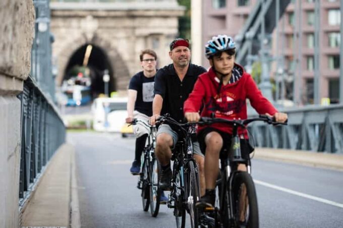 Choose a Bicycle and Make Your Own Tour in Budapest - Customer Feedback and Ratings