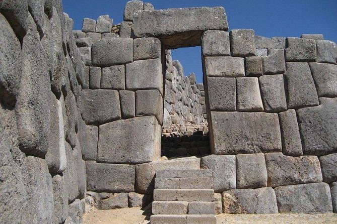 City Tour Cusco: Cathedral, Sacsayhuaman & Tambomachay - Marveling at Tambomachay Aqueduct