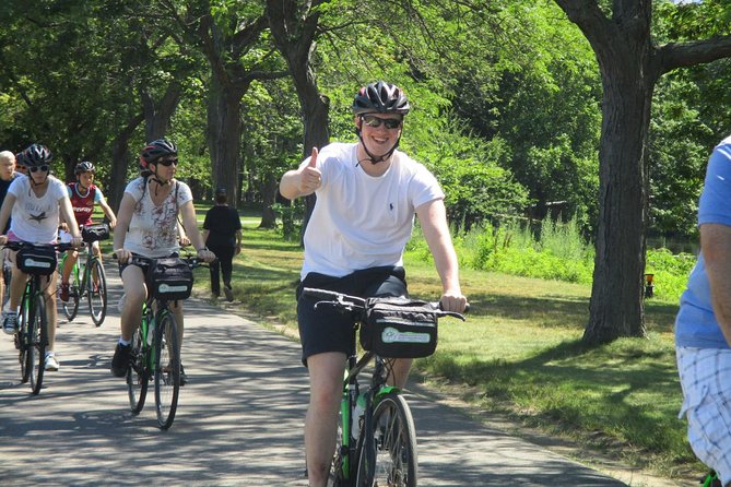 Comfort Hybrid Boston City Bike Rental - Navigating Bostons Traffic
