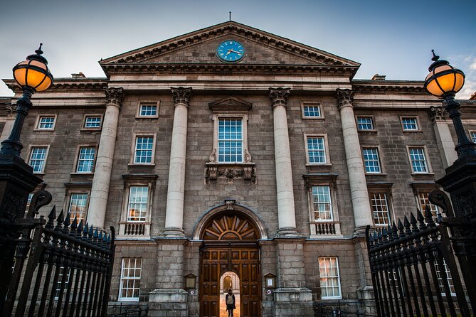 Complete Dublin Walking Tour With Castle Admission - Outdoor Exploration