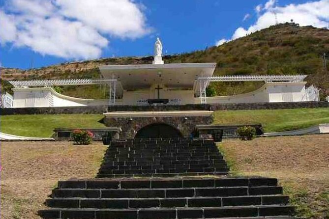 Discovering the North of Mauritius: Full-Day Incl Botanical Garden & Lunch - Port Louis Market Souvenir Shopping