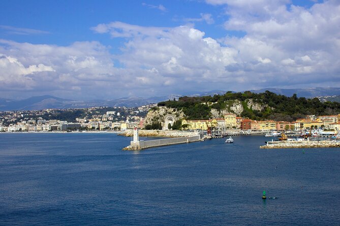 Discovery of the City of Nice by Electric Méhari - Providing an Eco-Friendly Adventure