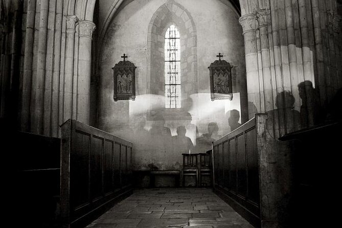 Edinburgh Ghost Tour: Uncover Haunting Tales and Dark Stories - Navigating the Canongate