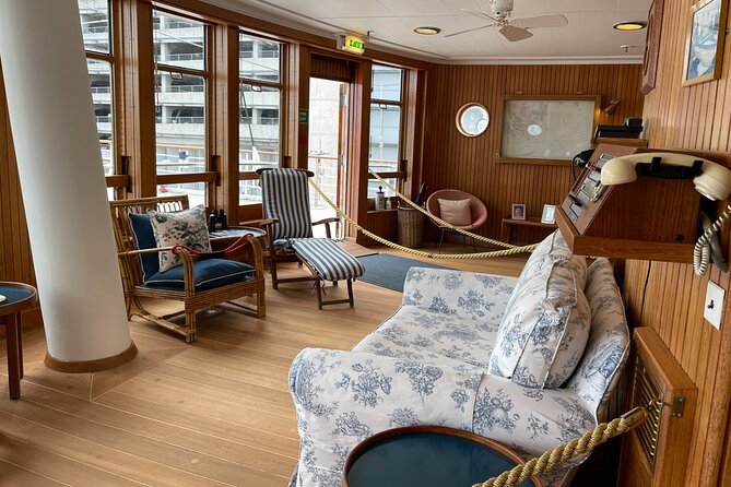 Edinburgh Luxury Private Day Tour With Scottish Local - Chauffeur Service and Transportation