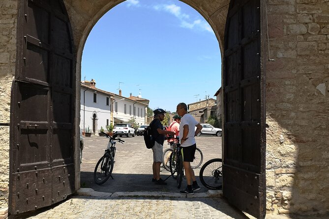 Enobike Tour to Lake Corbara and Titignano Castle - Traveler Testimonials