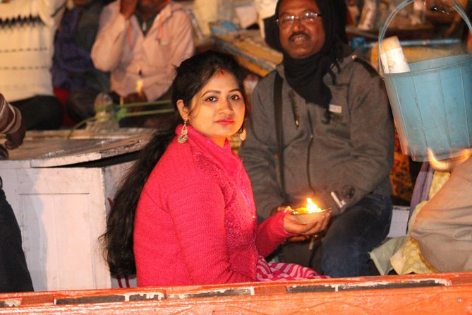 Evening Arti Ceremony - the Light Performance on the Bank of Ganges in Varanasi - What to Expect on the Tour