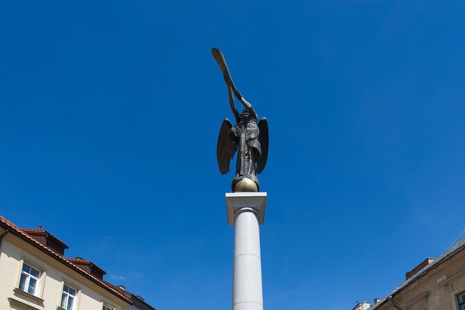 Explore Vilnius: Old Town and Uzupis Guided Walking Tour - Customizable Tour Experiences