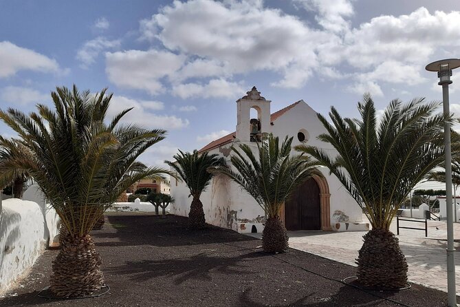 Fuerteventura 4x4 Tour and Lobos Island Catamaran Trip With Lunch - Catamaran Cruise to Lobos Island