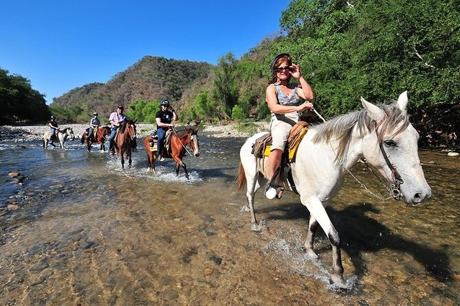 Full-Day Guided Horseback Riding Tour in Cerro Verde With Lunch - Recommended Attire and Items