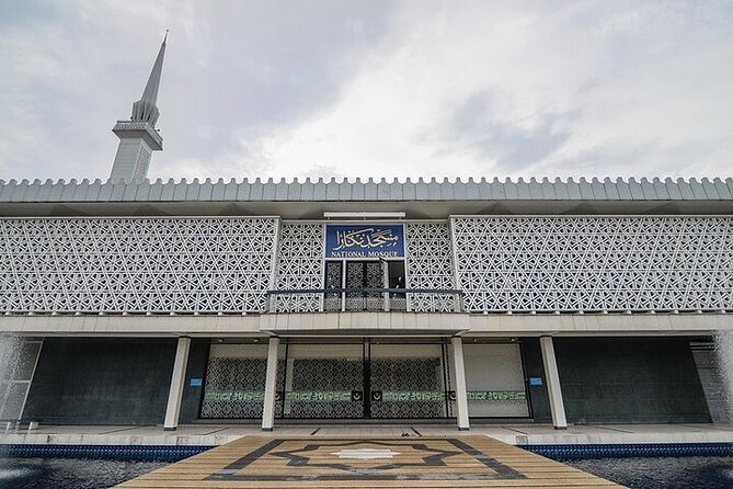 Full Day Kuala Lumpur City Tour With Petronas Twin Tower Tickets - Accessibility Information