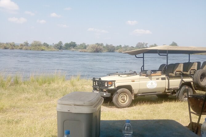 Game Drive And Rhino Walk - Encountering the White Rhinos