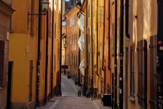 Gamla Stan Walking Tour With Swedish Fika - Discovering Helgeandsholmen