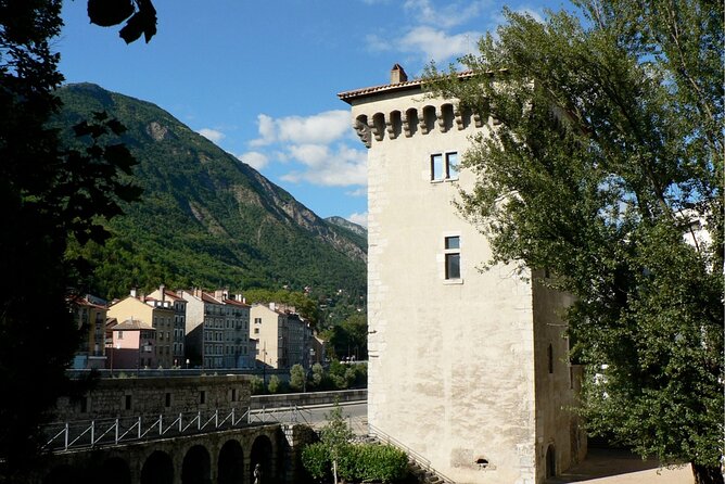 Grenoble Scavenger Hunt and Sights Self-Guided Tour - Tips for Maximizing Your Tour