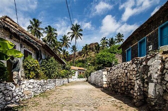 Guided City Tour Praia With Cidade Velha (World Heritage) - Explore Praia and Cidade Velha